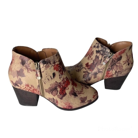 NEW STYLE & CO. Tan Floral Boots Size 8 Medium - Picture 8 of 8
